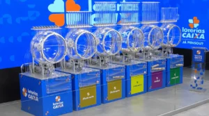 Máquinas utilizadas nos sorteios oficiais das Loterias CAIXA durante transmissão no Espaço da Sorte, em São Paulo